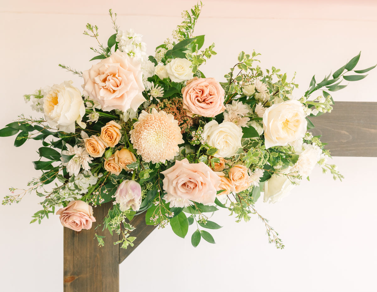 One-piece corner ceremony arch spray