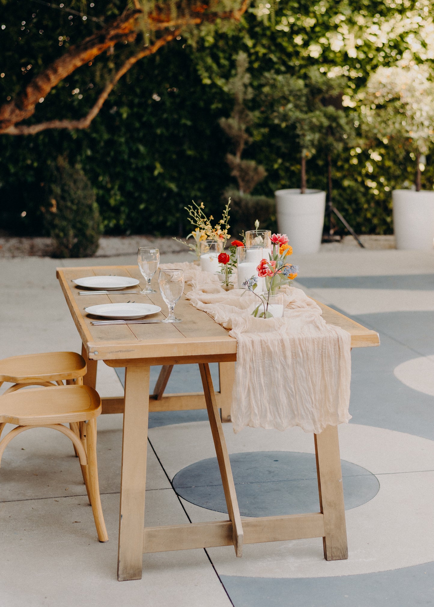 Staggered Stem Trio Long Table Design