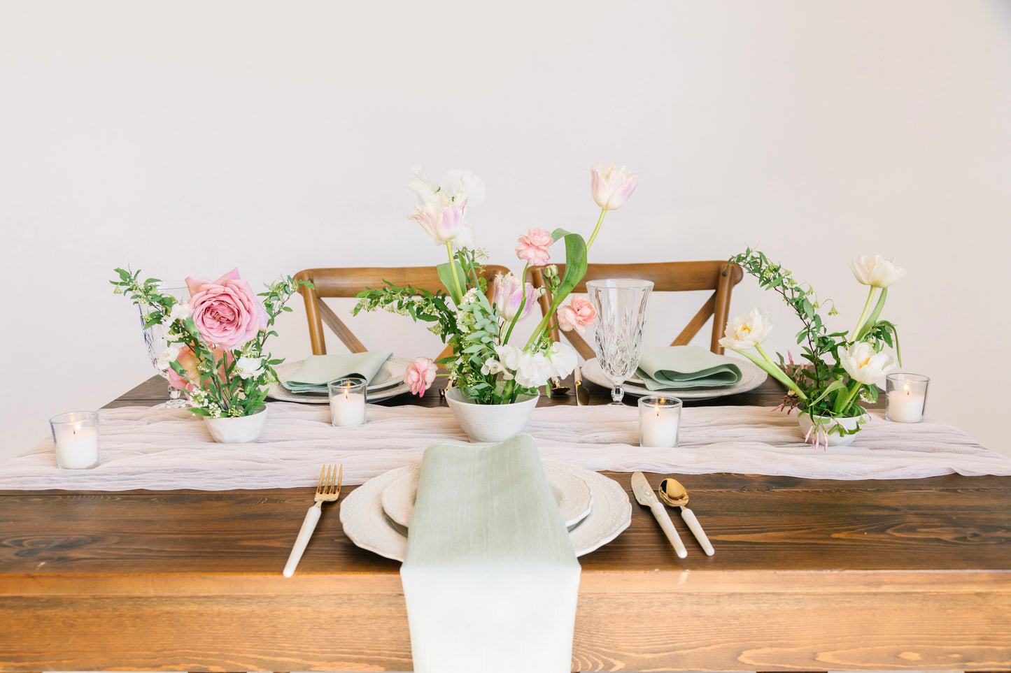 Ceramic Ikebana-Style Table Design