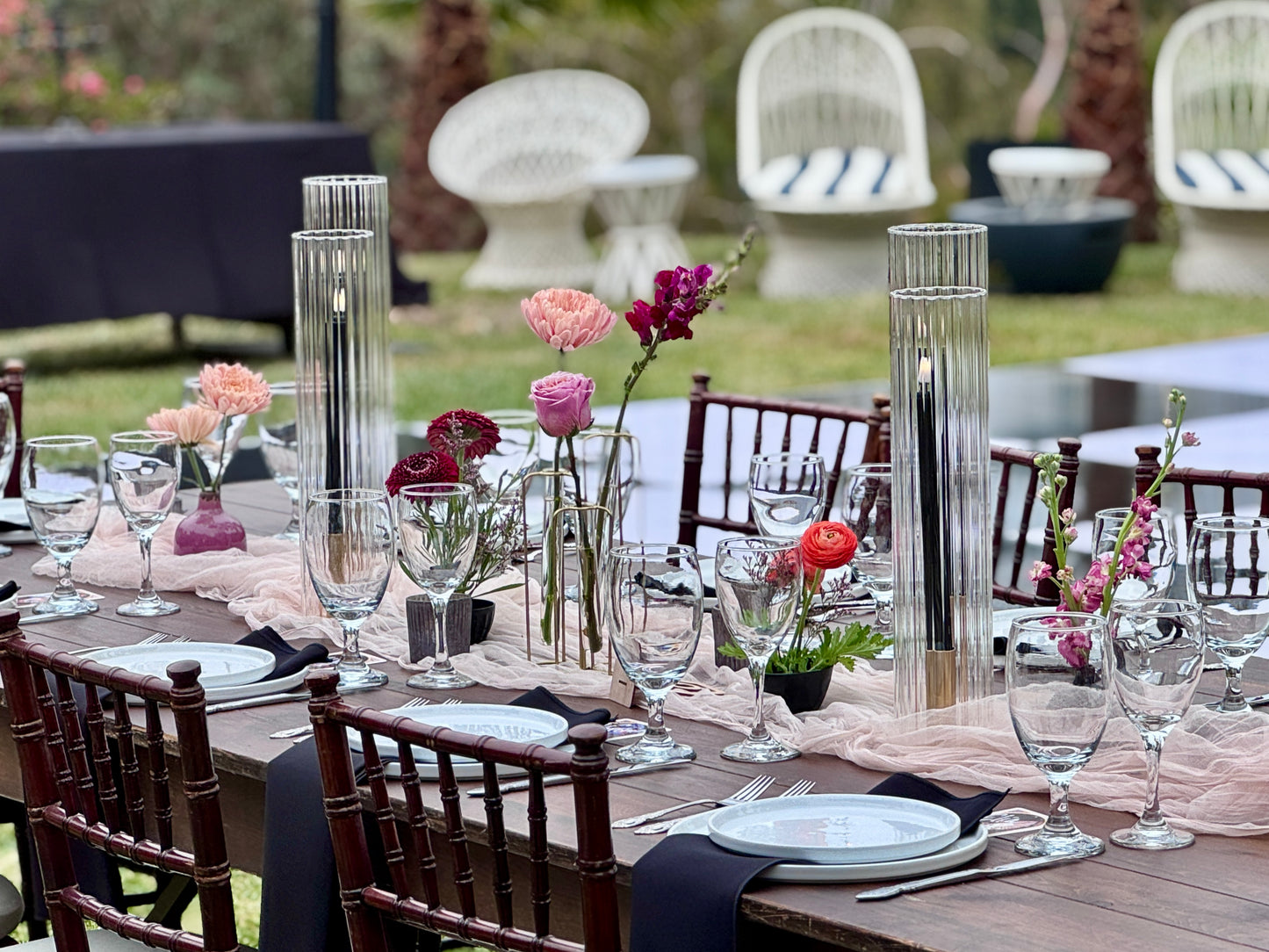 Staggered Stem Trio Long Table Design
