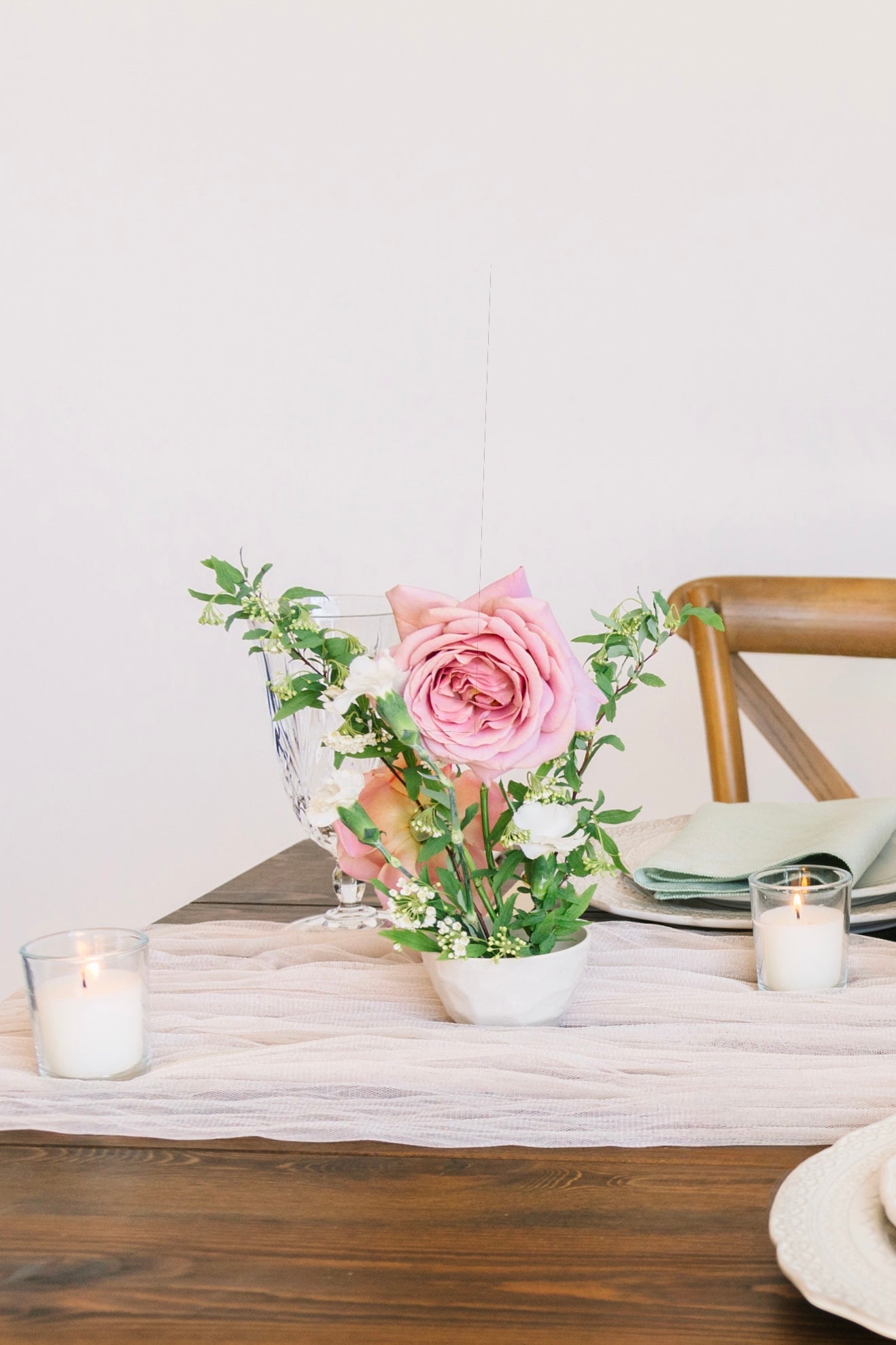 Ceramic Ikebana-Style Table Design