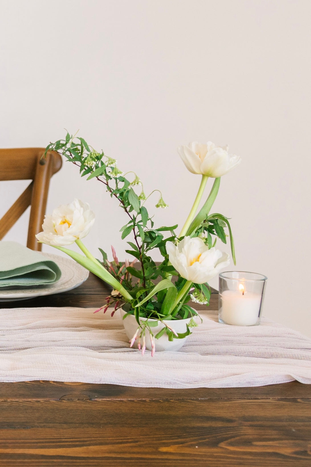 Ceramic Ikebana-Style Table Design