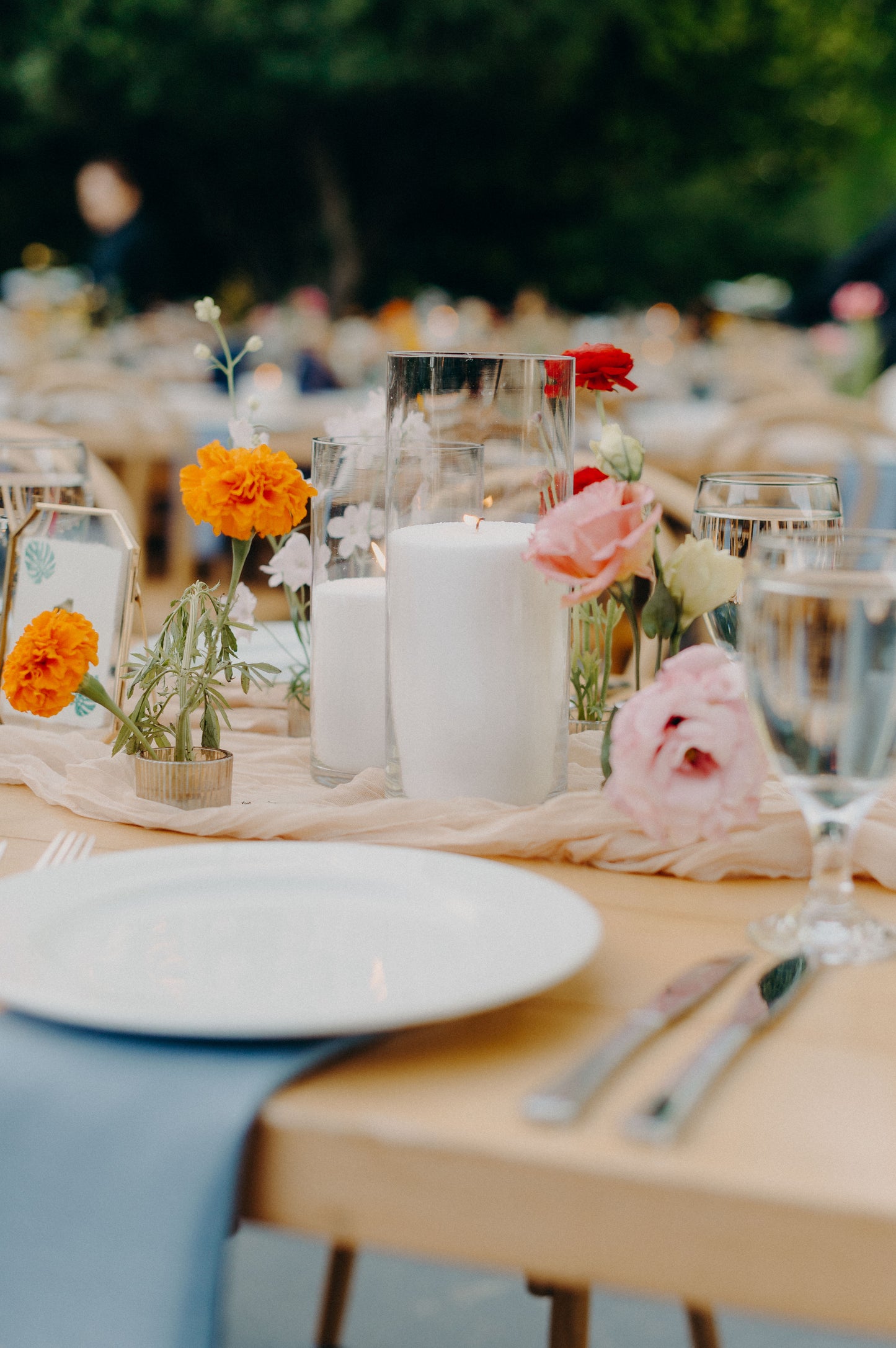 Staggered Stem Trio Long Table Design