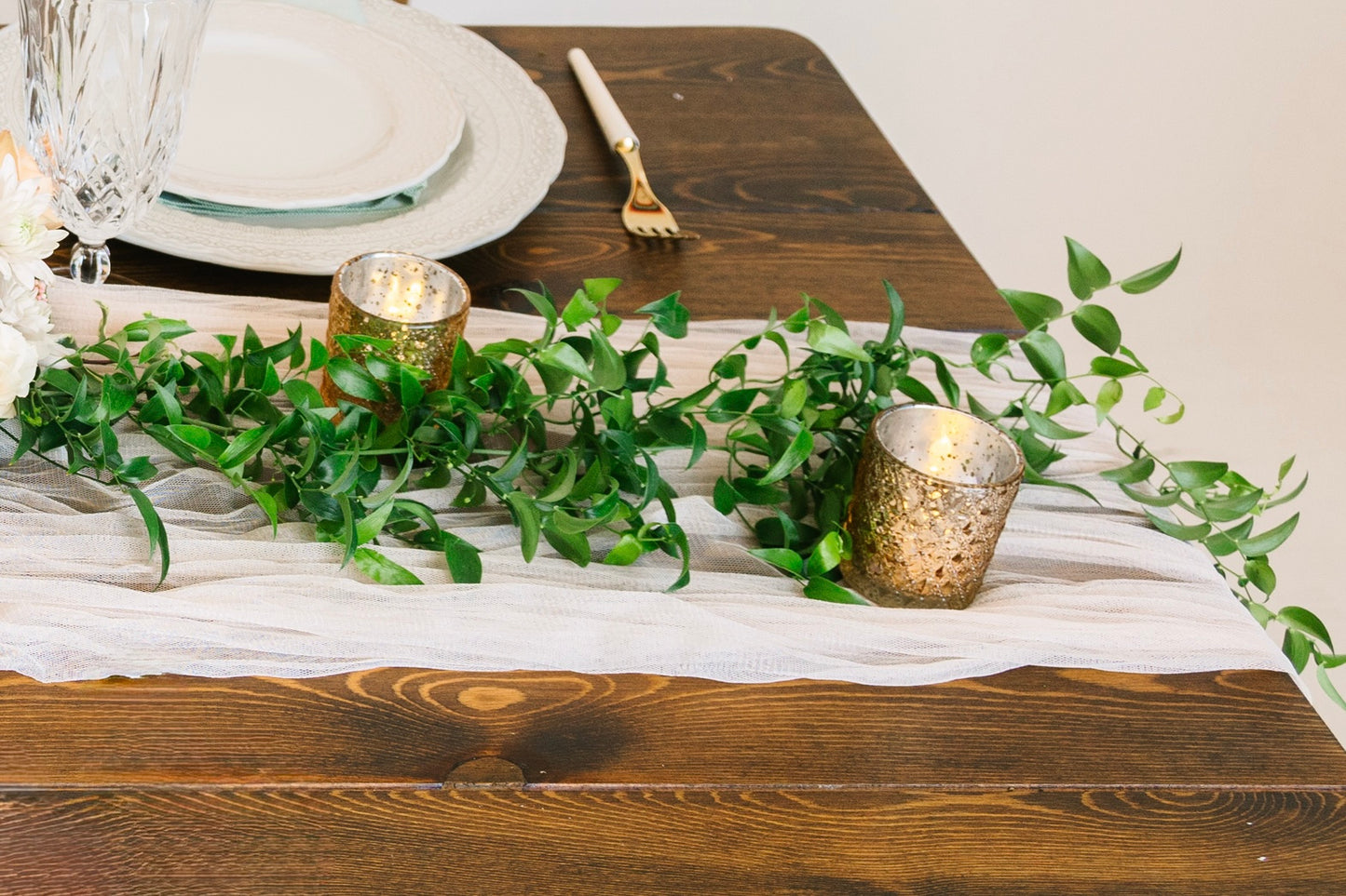 Whimsical table greenery with Ecuadorian smilax