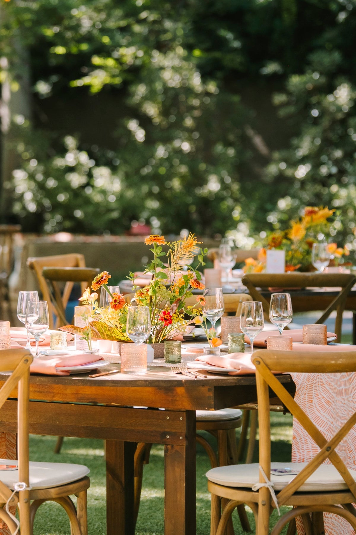 Ikebana Centerpiece on a round table at a wedding